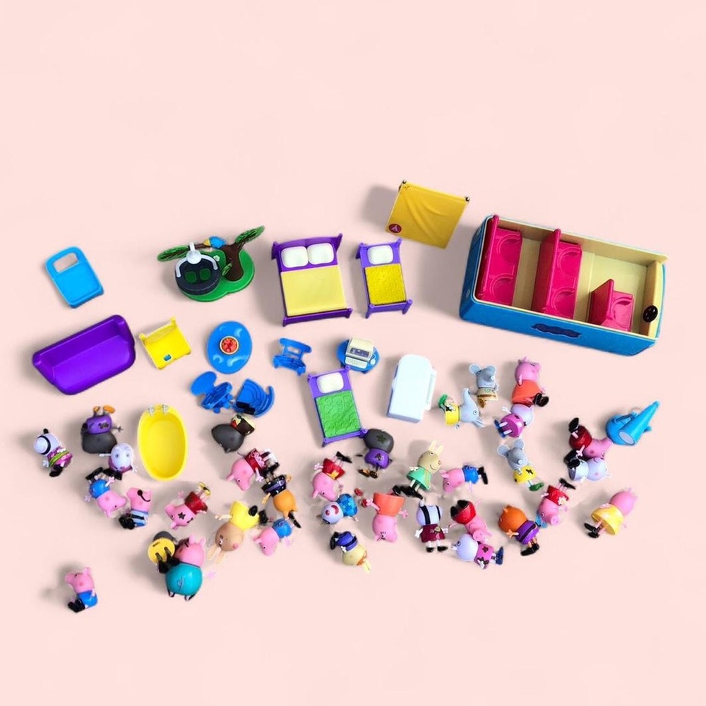 HUGE Peppa Pig & friends toys accessories figures bed car bud furniture lot